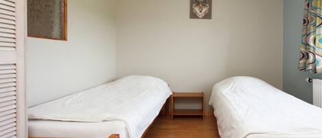 Cottage | 7 bedrooms, individually furnished, bed sheets