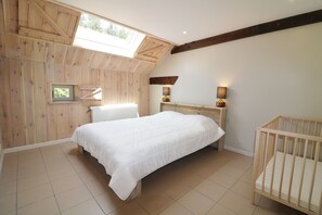 11 bedrooms, individually furnished, bed sheets - Spacious Holiday Home With a Large Playroom (Manhay)