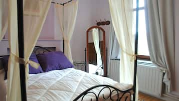 House | 4 bedrooms, individually furnished, bed sheets