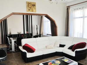 House | Living area - Holiday Home in Bastogne With Sauna & Bubble Bath (Bastogne)