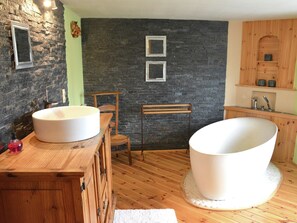 Bathtub - Lovely Holiday Home With Terrace in Beauraing (Beauraing)