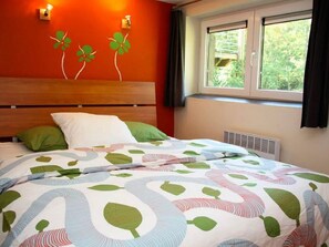 4 bedrooms, individually furnished, bed sheets - Luxurious Holiday Home With Sauna in Spa (Spa)