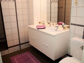 Bathroom - Luxurious Holiday Home With Sauna in Spa (Spa)