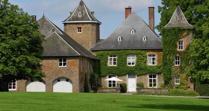 Delightful Castle in Bastogne with Hot Tub