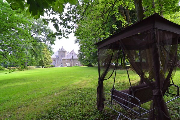 Garden - Delightful Castle in Bastogne with Hot Tub (Bastogne)