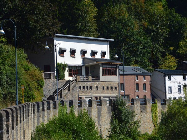 Exterior - Spacious Holiday Home in La Roche-en-ardenne With Sauna (La Roche-en-Ardenne)