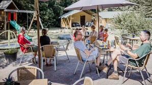 Outdoor dining - Nice Chalet With Garden, in the Antwerp Kempen (Lille)