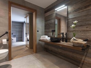 House | Bathroom | Shower, towels, soap