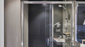 Apartment | Bathroom - Nicely Furnished Studio in Belgian Limburg (Houthalen-Helchteren)