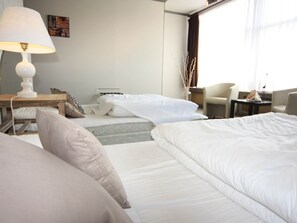 House | 14 bedrooms, individually furnished, bed sheets