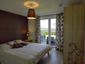 House | 4 bedrooms, individually furnished - Holiday Home in Stoumont With Valley View (Stoumont)