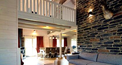Luxurious Villa with Sauna, Hot Tub, Recreation Room, Large Enclosed Garden