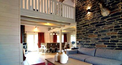 Luxurious Villa with Sauna, Hot Tub, Recreation Room, Large Enclosed Garden