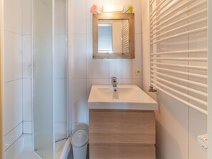Cottage | Bathroom