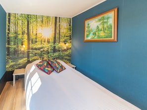 2 bedrooms, individually furnished, bed sheets