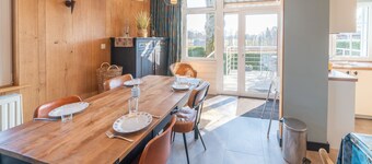 Charming Cottage Near Lake