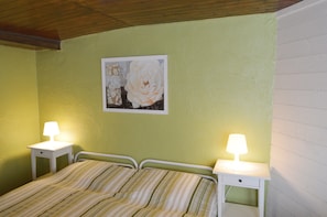 Cottage | 2 bedrooms, individually furnished, bed sheets