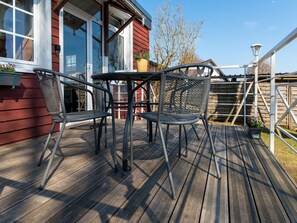 Cottage | Balcony - Charming Cottage Near Lake (Waimes)