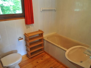 Bathroom - Comfortable Holiday Home in Somme-leuze With Garden (Somme-Leuze)