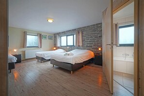 8 chambres, ameublement personnalisé, draps fournis
