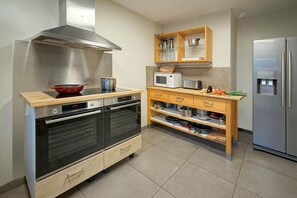 House | Private kitchen | Highchair - A Stylish Villa in a Green Setting, With a Fully Equipped Wellness Center (Jalhay)