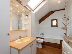 Bathtub - Highly Recommended for Families in the Countryside, Ideal for Anglers (Rochefort)
