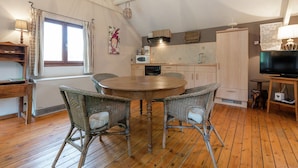 Dining - Highly Recommended for Families in the Countryside, Ideal for Anglers (Rochefort)