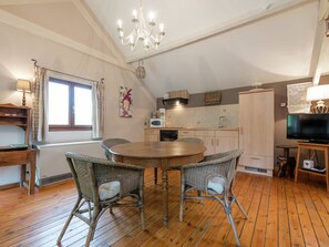 Dining - Highly Recommended for Families in the Countryside, Ideal for Anglers (Rochefort)