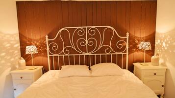 House | 4 bedrooms, individually furnished, bed sheets