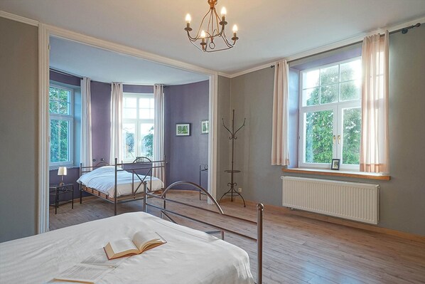 House | 8 bedrooms, individually furnished