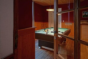House | Game room