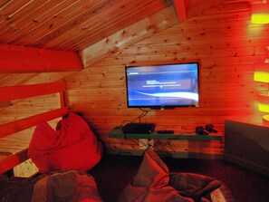 Living room - Holiday Home with Terrace, Garden, BBQ, Sauna & Hot Tub (Somme-Leuze)