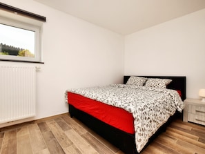 5 bedrooms, individually furnished