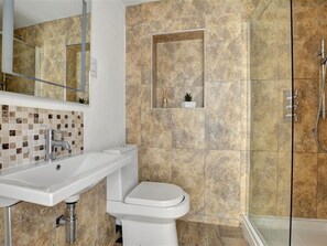 Ferienhaus | Badezimmer | Dusche, Handtücher