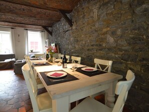 Dining - Cozy Holiday Home in Anseremme With Sauna (Dinant)