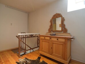 5 bedrooms, cots/infant beds, individually furnished - Cozy Holiday Home in Anseremme With Sauna (Dinant)