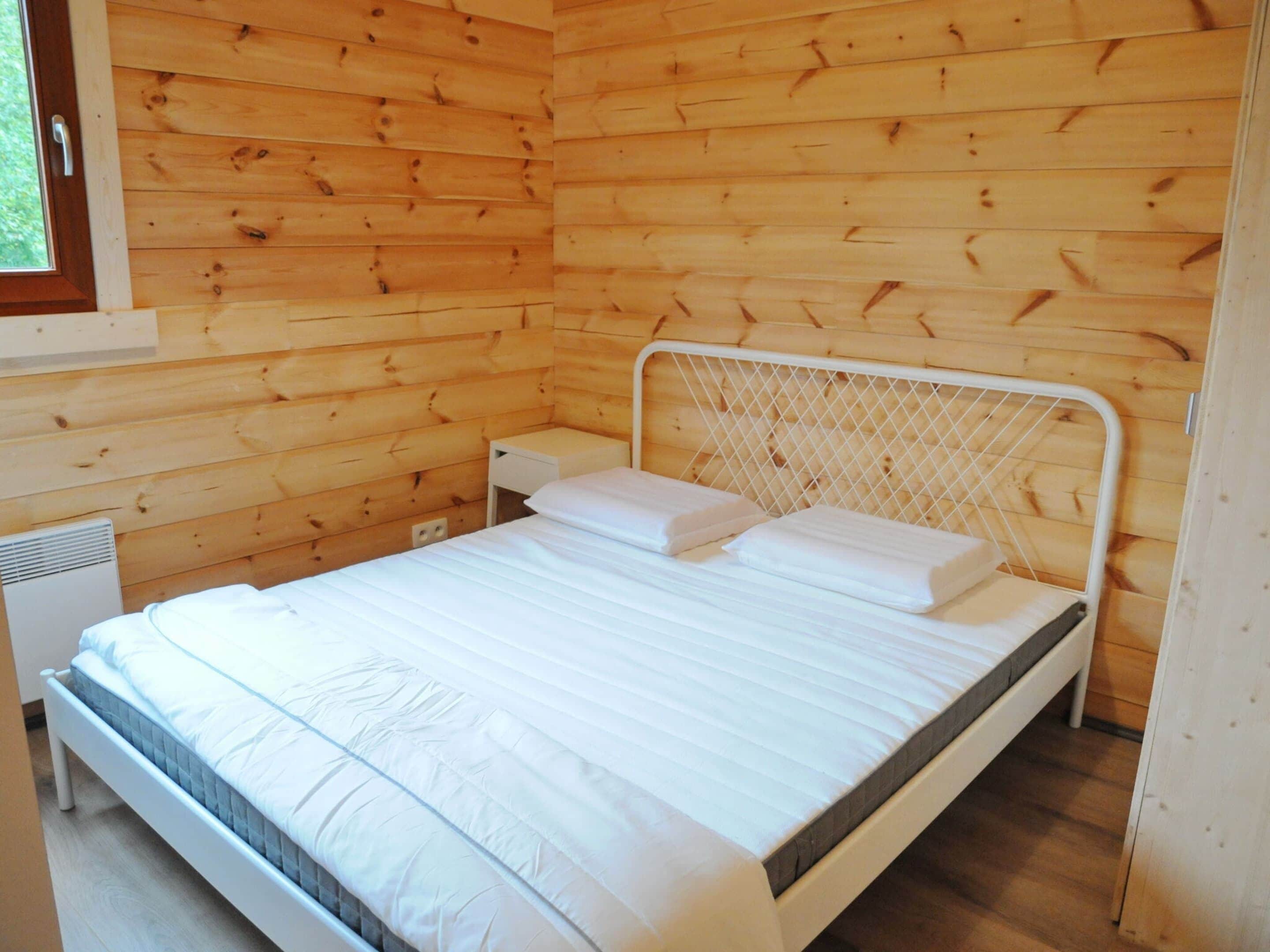 House | 3 bedrooms, individually furnished, bed sheets