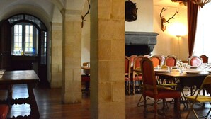 House | Dining - Castle in Ardennes Near Forest & Sauna (Libramont-Chevigny)