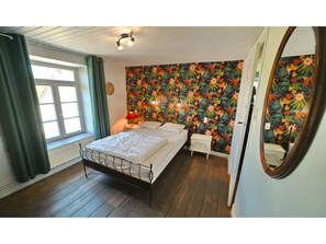 House | 4 bedrooms, individually furnished, bed sheets - Holiday Home in Hotton Near Caves of Hotton (Hotton)