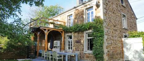 House | Outdoor dining