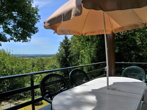 Balcony - Cozy Holiday Home in Durbuy With Barbecue (Durbuy)