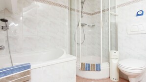 Bathroom - Modern Holiday Home in La Roche-en-ardenne With Sauna (La Roche-en-Ardenne)