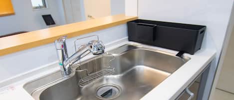 3 Story House | Private kitchenette | Fridge, microwave, stovetop, electric kettle