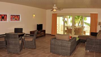 Apartment | Living room | DVD player