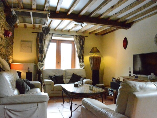 House | Living area | DVD player - Champlon Villa Near Forest (Tenneville)