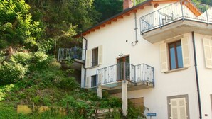 Exterior - Cosy Holiday Home in Brusino Arsizio With Terrace (Brusino Arsizio)