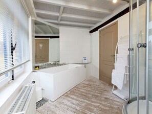 Ferienhaus | Badezimmer | Dusche, Haartrockner, Handtücher
