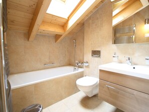 Chalet | Badezimmer | Duschwanne