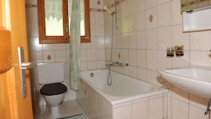Apartment | Bilik Mandi | Tab mandi, tuala disediakan 