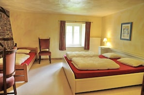 House | 9 bedrooms, individually furnished